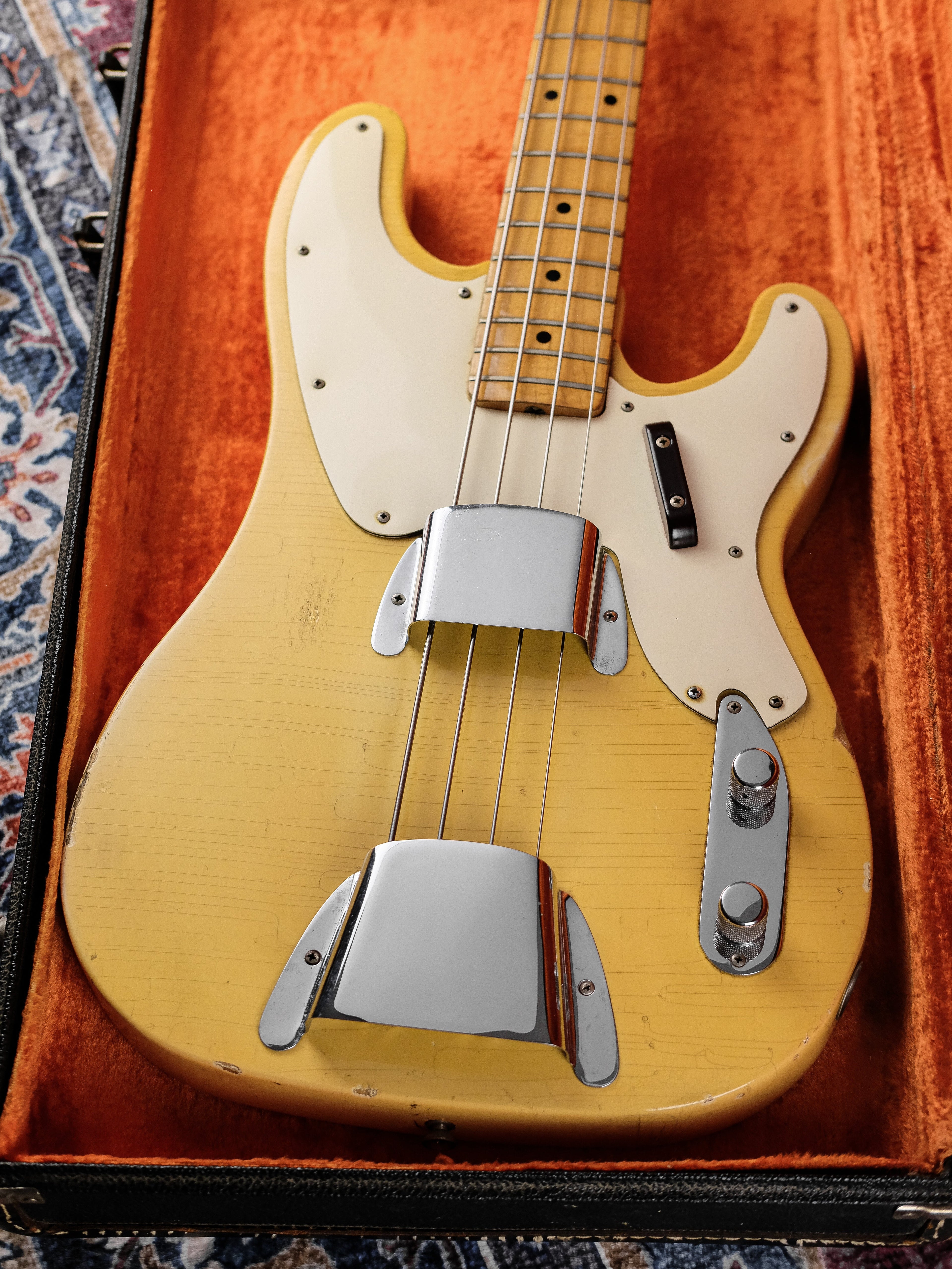 Bass Guitars - Vintage & Second-Hand