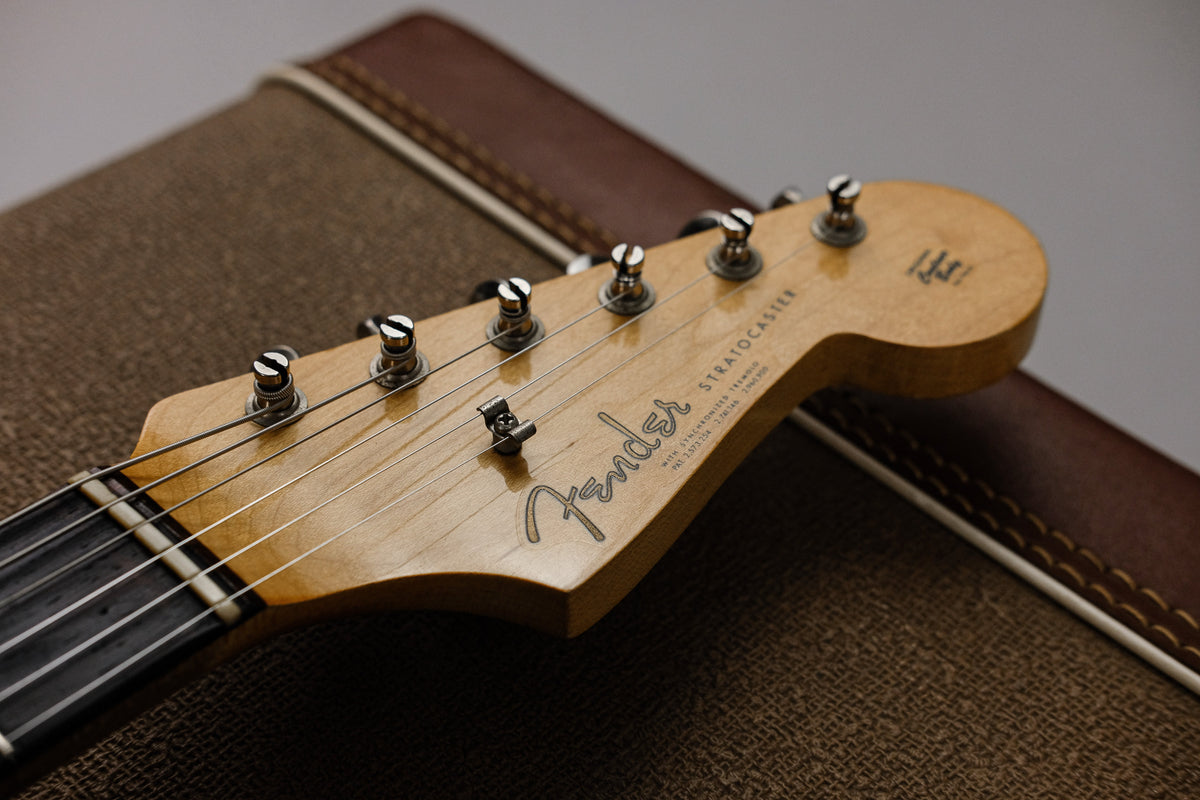 String Retainer Proper String Retainers – Replay Guitars