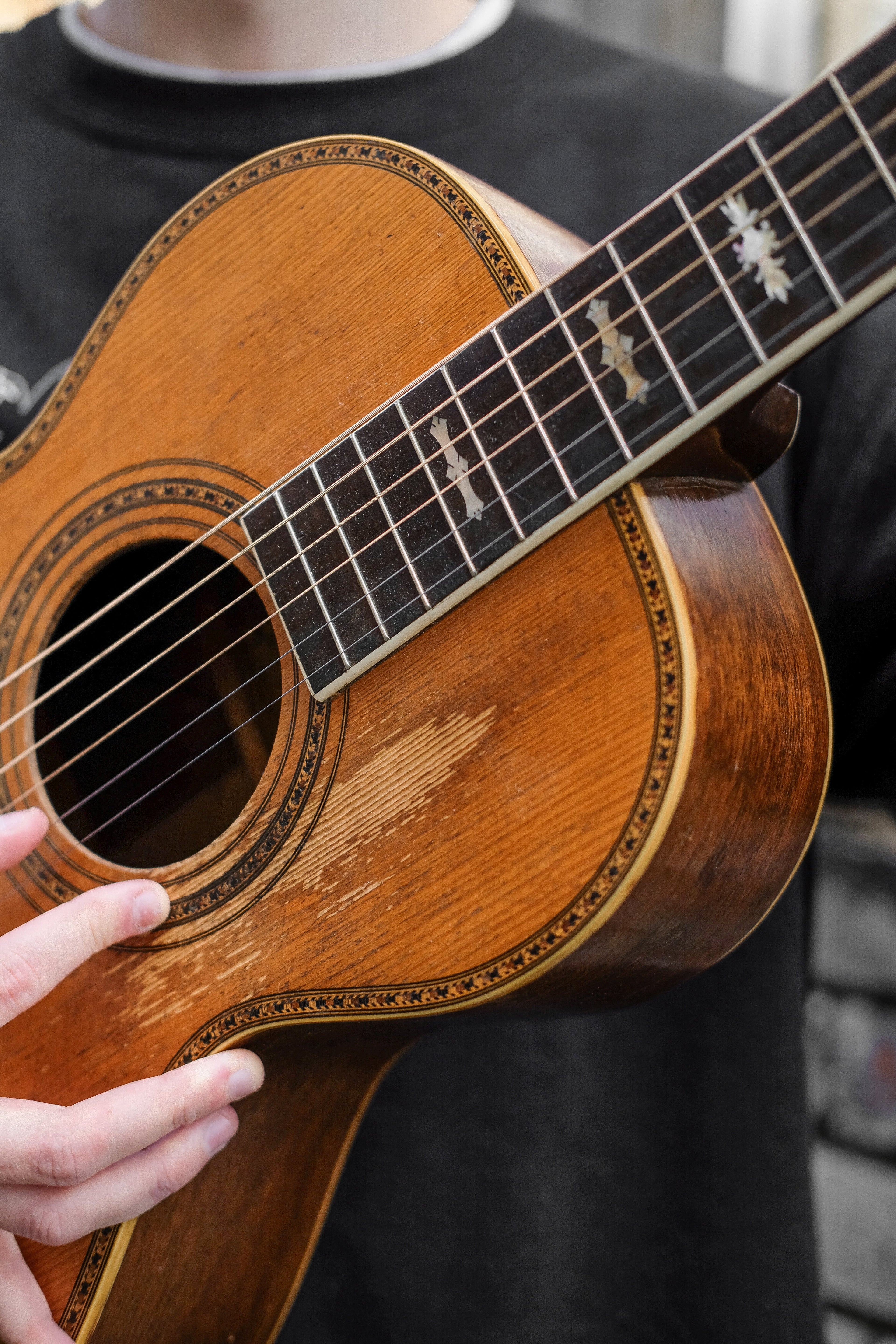 Vintage & Second-Hand Acoustic Guitars