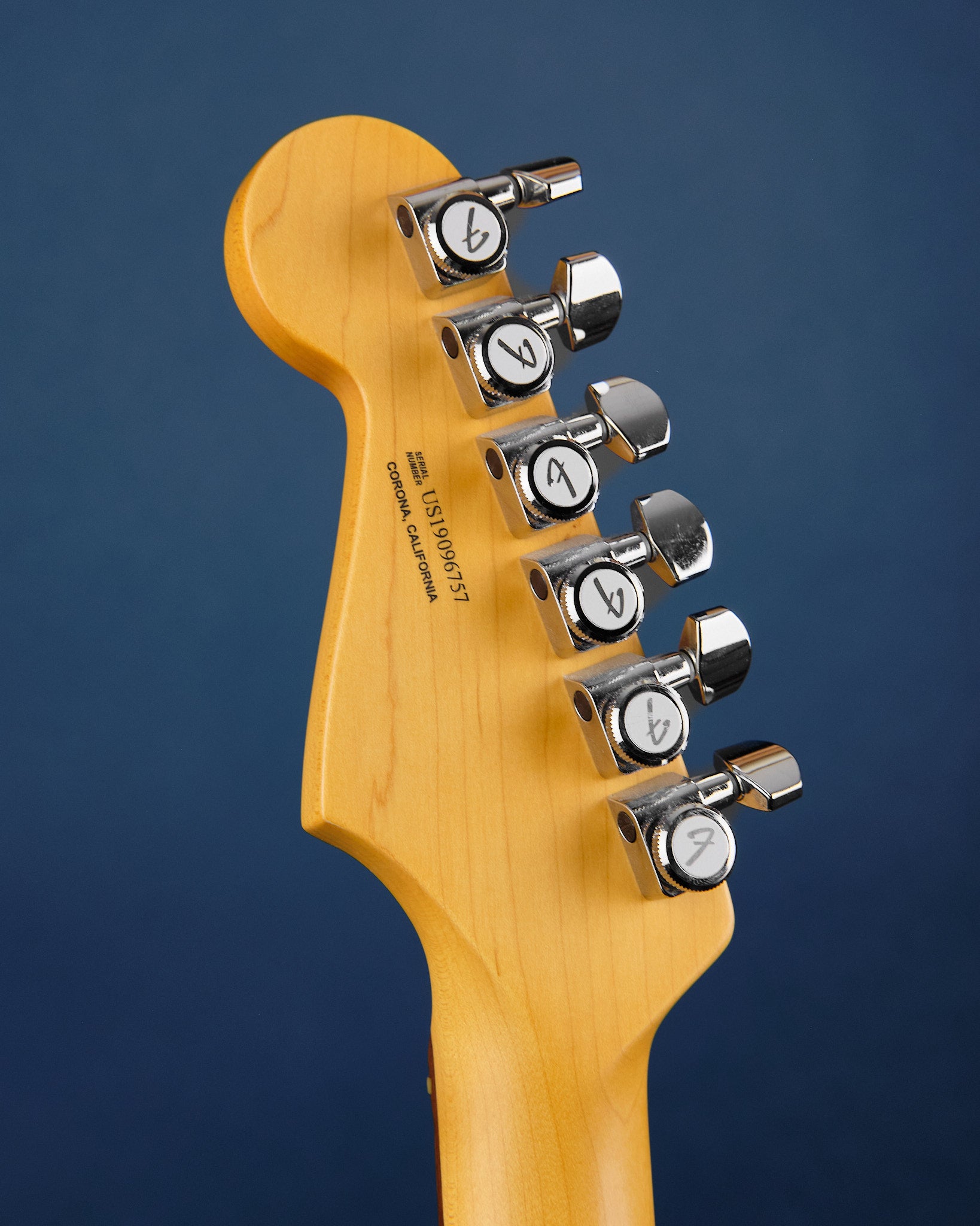 2019 Fender American Ultra Stratocaster Arctic Pearl