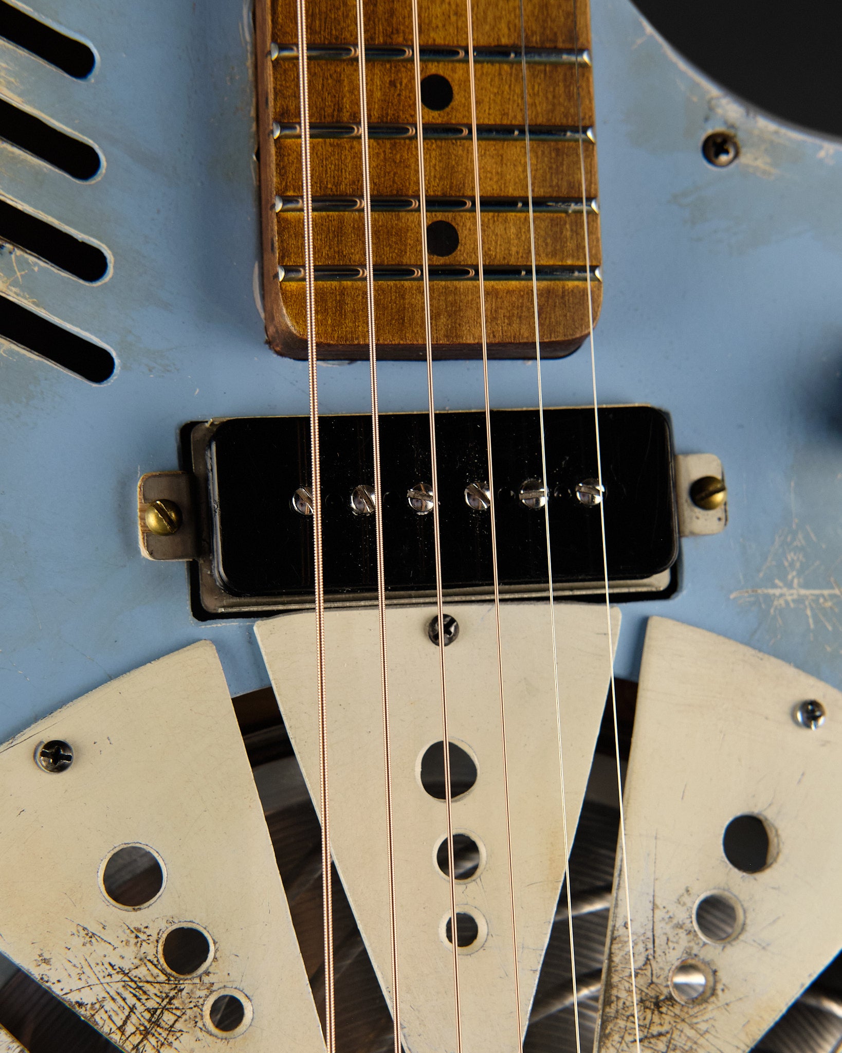 Sea Patrol Custom Guitars SP-38/57 Cutaway Resonator Aged Blue/Orange Crackle - detail photo 1 | Replay Guitars