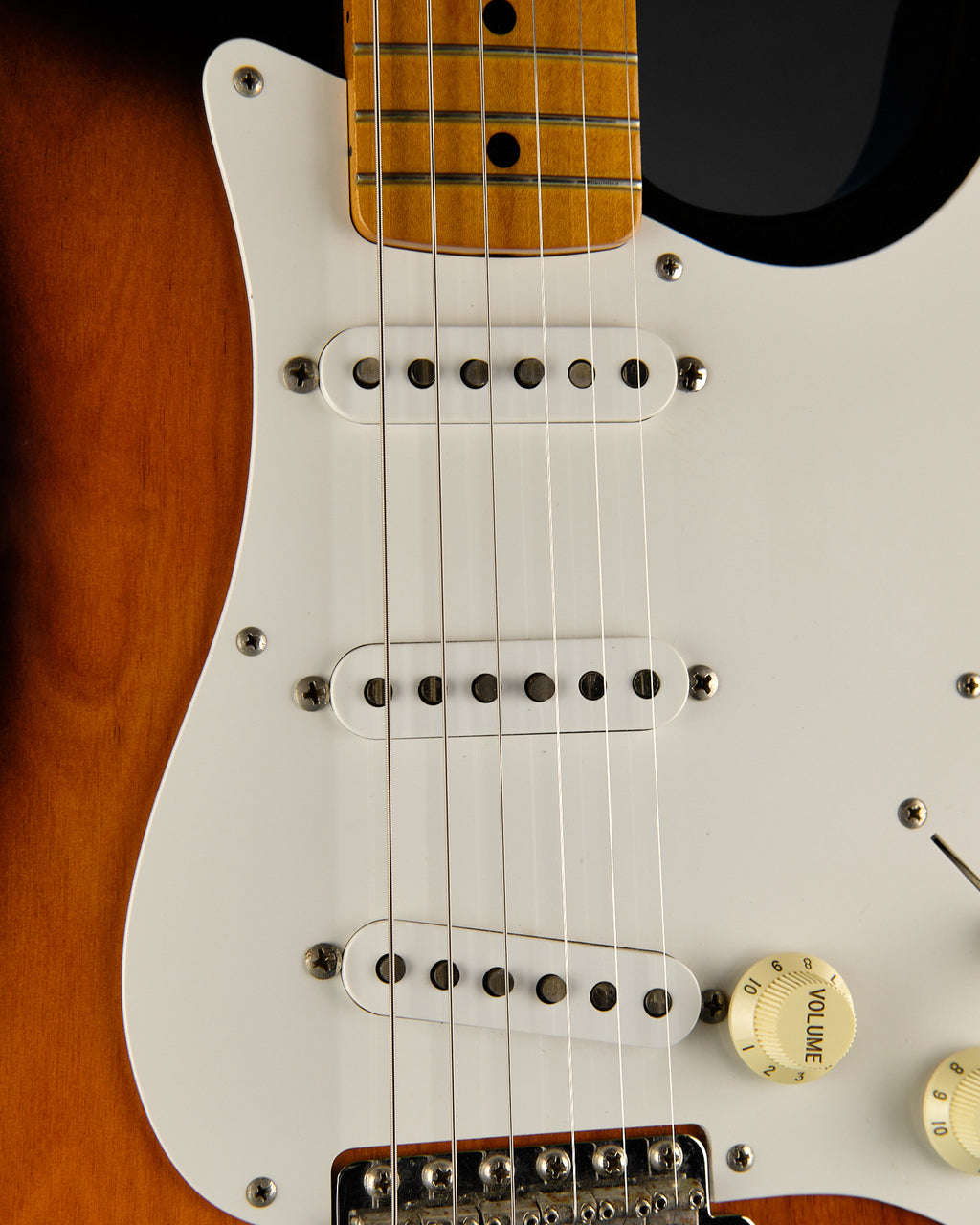 2000s Fender CIJ ST57-58US Stratocaster Sunburst - detail photo 1 | Replay Guitars