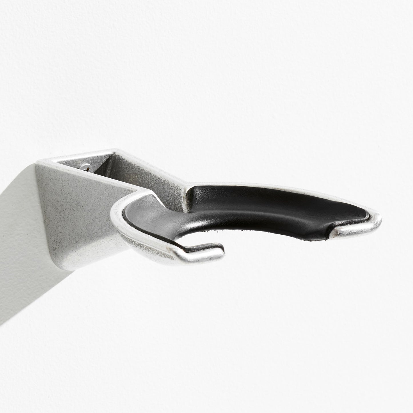 MINIM Sand Cast Hanger Aluminium & Black