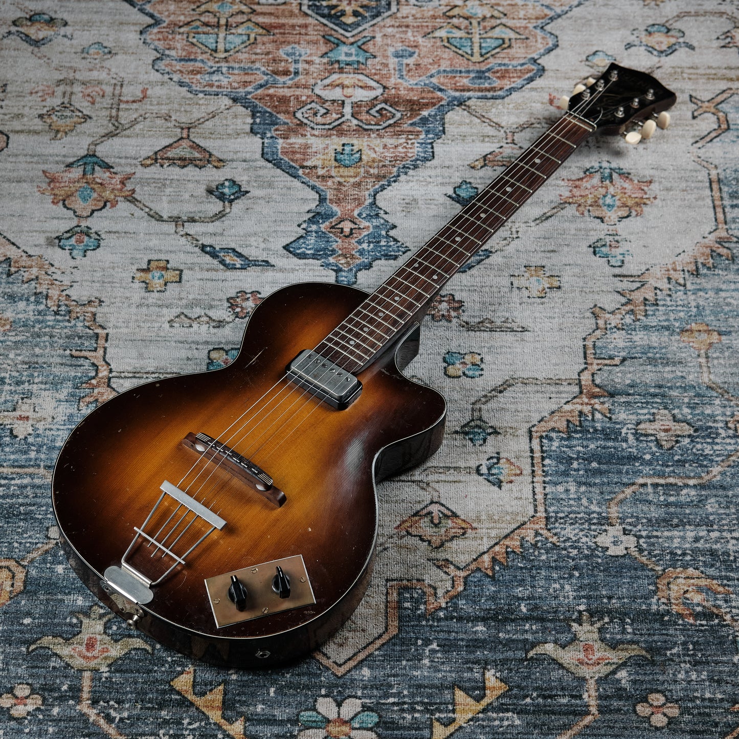 1962 Hofner Club 40 Sunburst