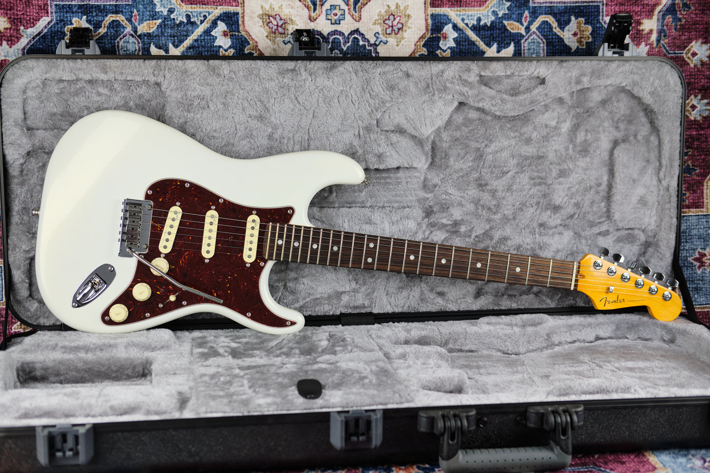 2022 Fender American Ultra Stratocaster Arctic Pearl